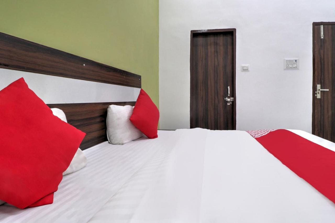 Hotel O 71370 White House Garhi Harsaru Bagian luar foto