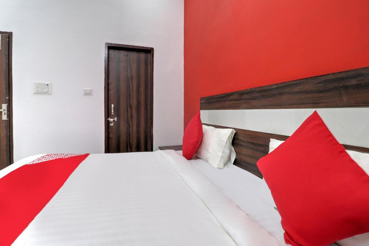 Hotel O 71370 White House Garhi Harsaru Bagian luar foto