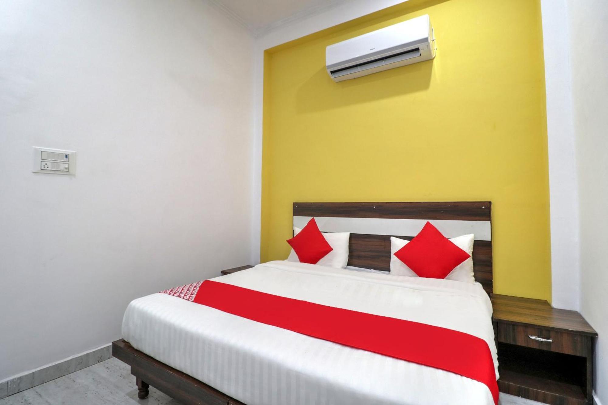 Hotel O 71370 White House Garhi Harsaru Bagian luar foto