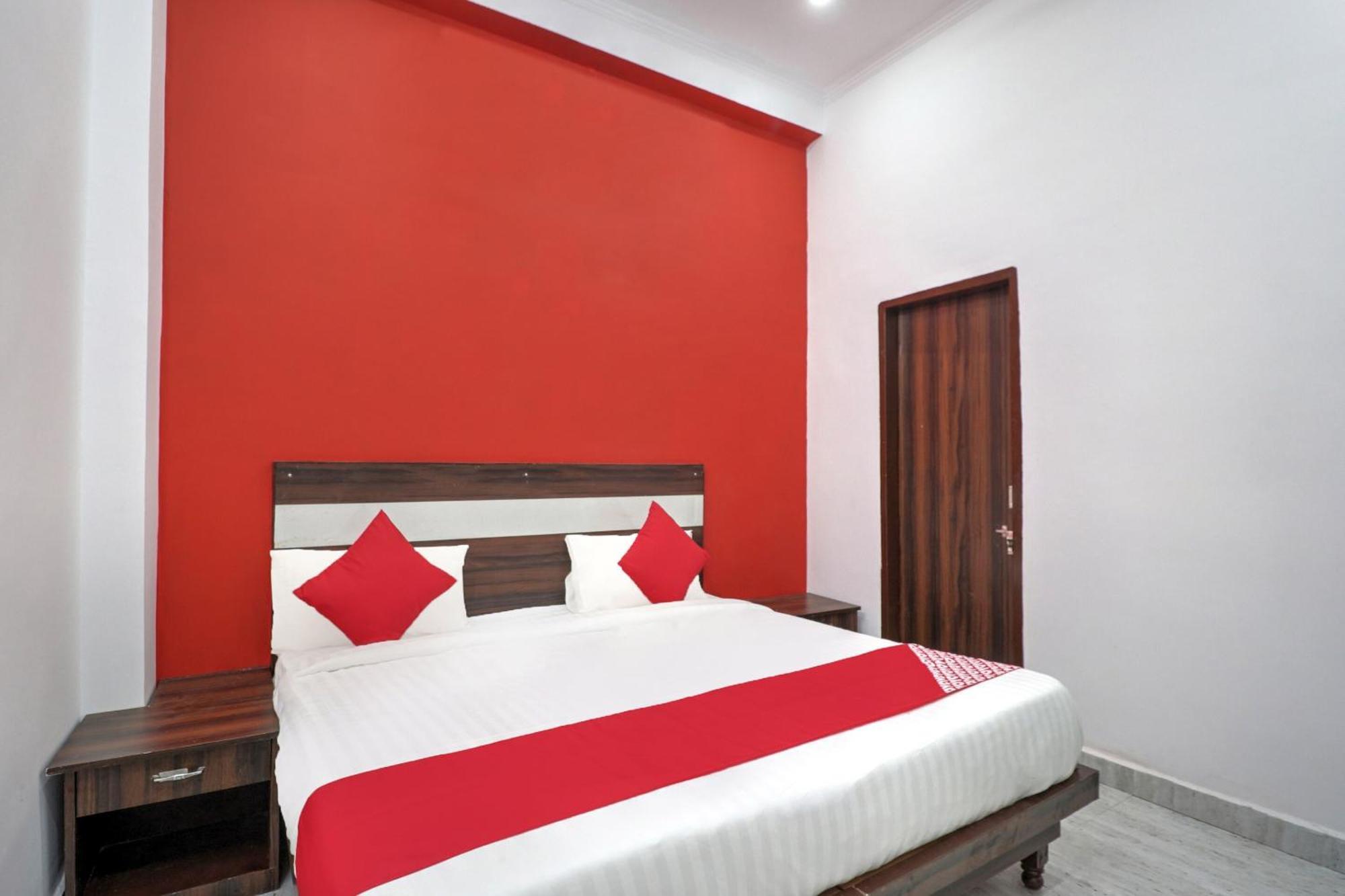 Hotel O 71370 White House Garhi Harsaru Bagian luar foto