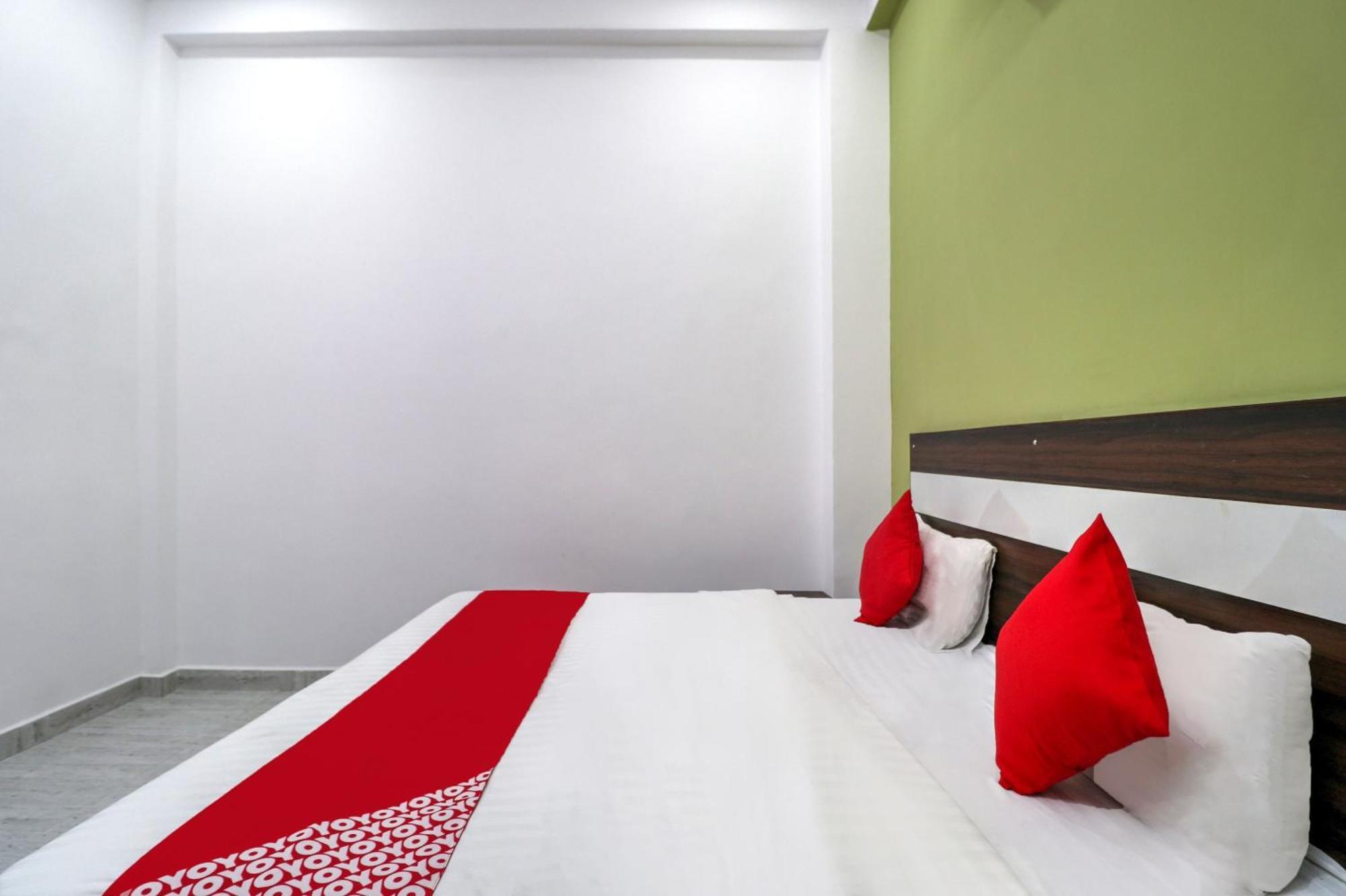 Hotel O 71370 White House Garhi Harsaru Bagian luar foto