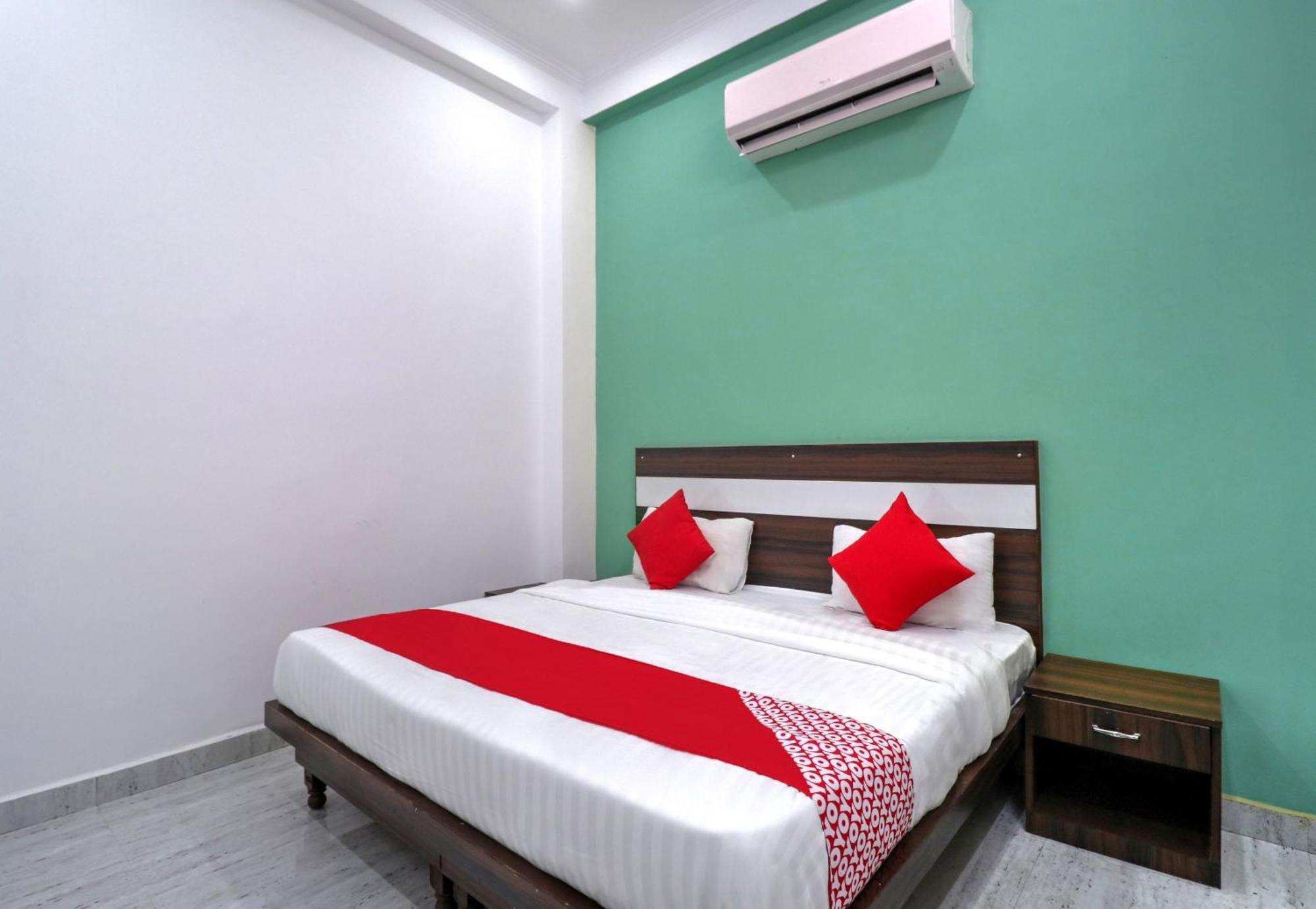 Hotel O 71370 White House Garhi Harsaru Bagian luar foto