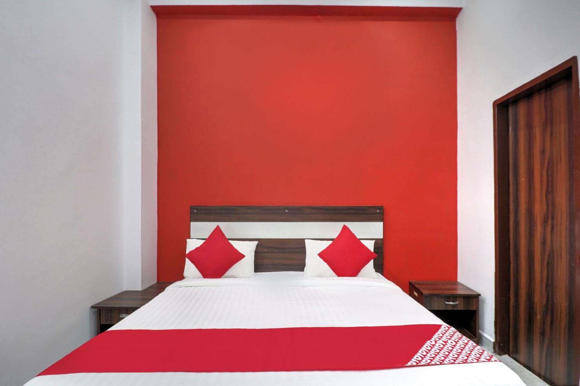 Hotel O 71370 White House Garhi Harsaru Bagian luar foto