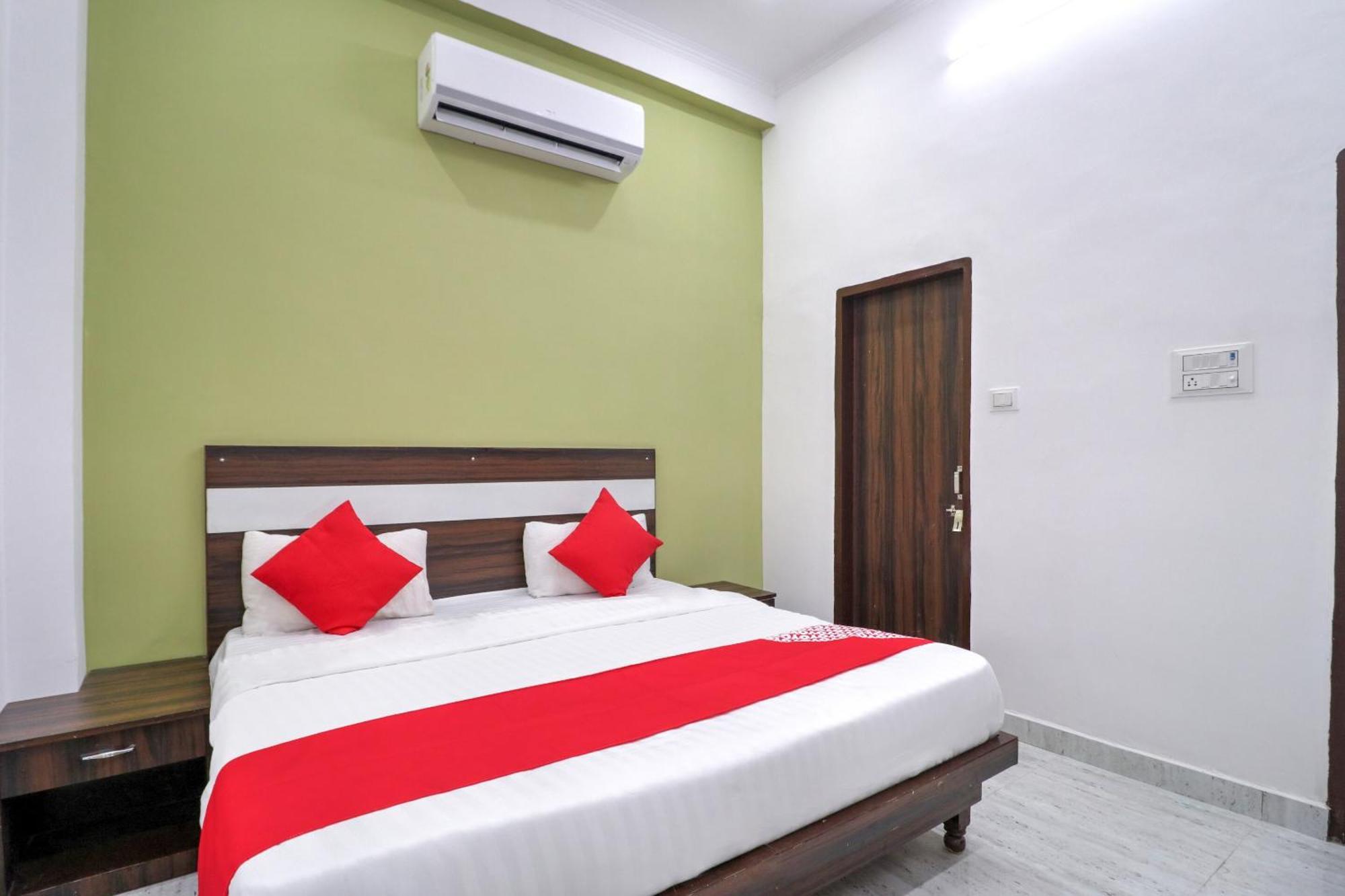 Hotel O 71370 White House Garhi Harsaru Bagian luar foto