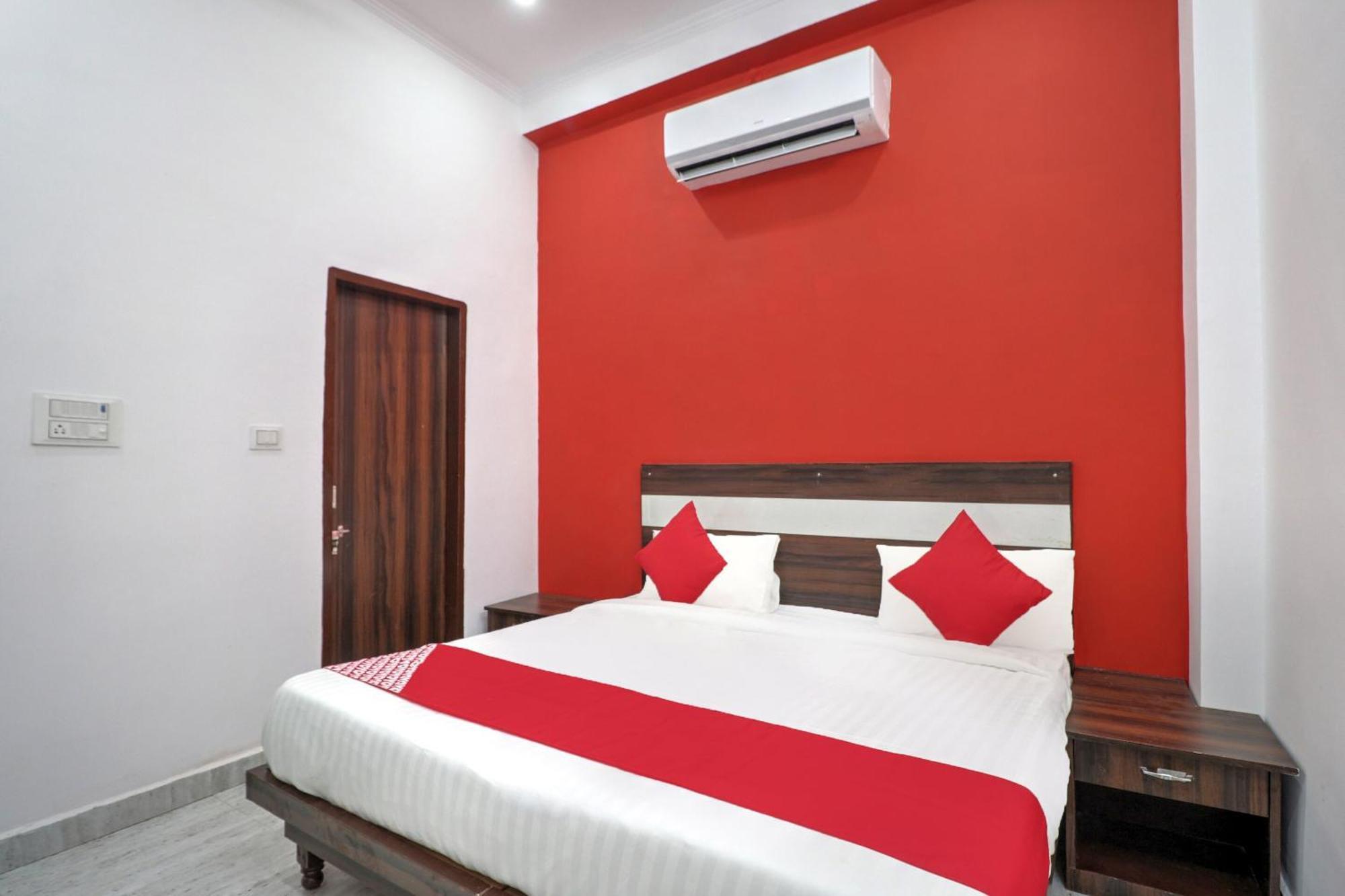 Hotel O 71370 White House Garhi Harsaru Bagian luar foto